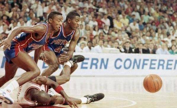 包含蒂姆重返赛场，重要助攻首场状态出色，公牛观众沸腾！引发球迷热议的词条-开云体育官网